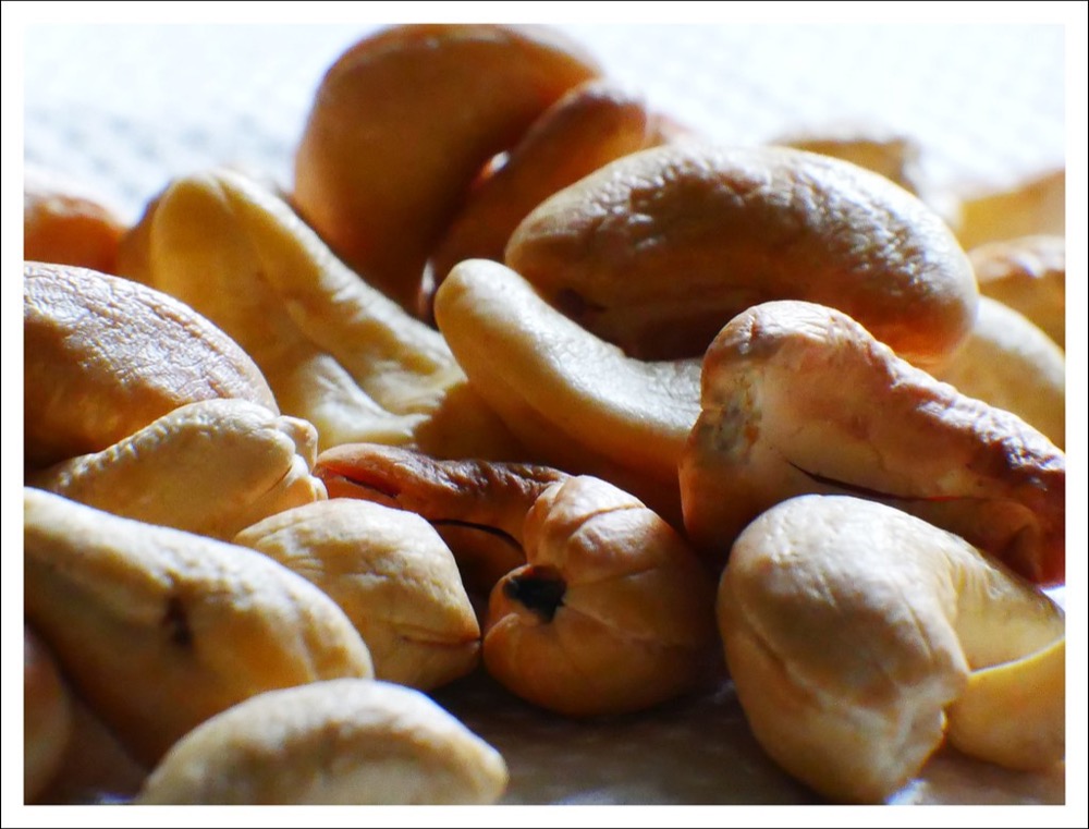 WHOLESALE CASHEWS & ALMONDS · INDIA